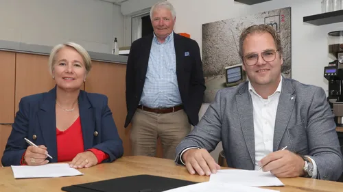 2021 08 19 ondertekening m2vloeren