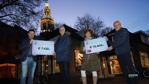 2021 11 26 overhandiging cheque foto mathilde dusol