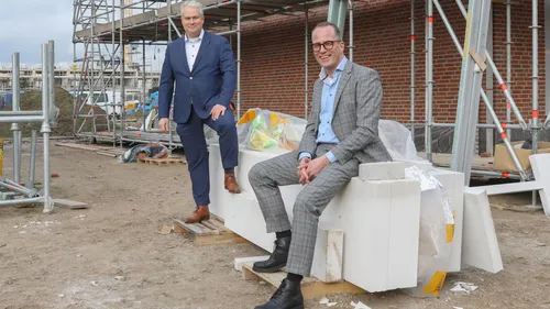 2022 02 08 wethouder wim oosterwijk en wethouder harke dijksterhuis bij doornsteeg fase 2 in nijkerk 1 1