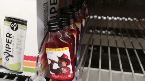 2022 04 01 johny glitter 3