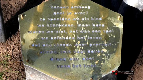 2022 04 14 handen omhoog kunstwerk05