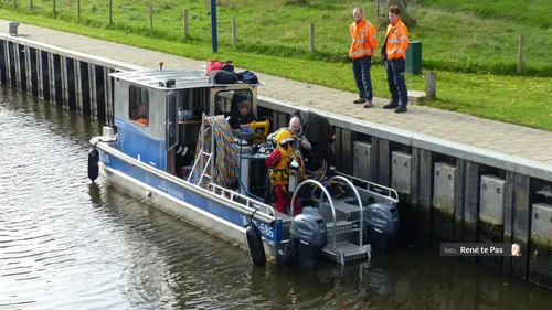 2022 10 28 duikers in de arkersluis voor inspectie te nijkerk donderdag 27 10 2022 c2a9 r te pas 7