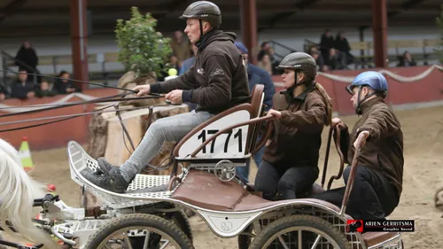 2022 11 05 menindoor 06