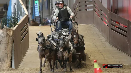 2022 11 05 menindoor 08