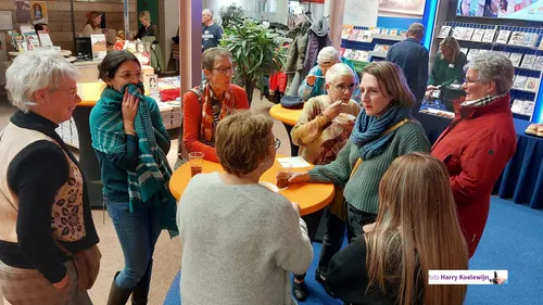 2022 12 16 lkerstmarkt bnibliotheek 001