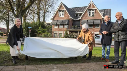 2023 03 15 bankje kunstbus 3