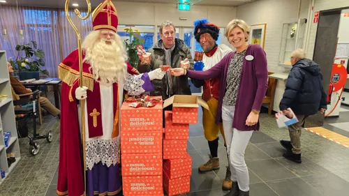 2023 12 01 sint op markt 2