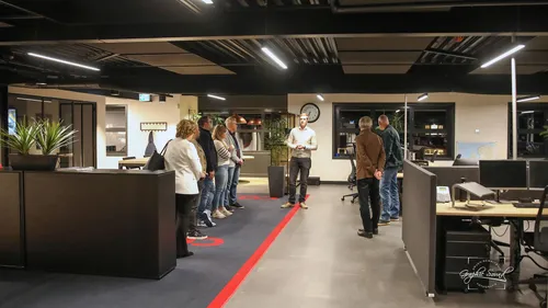 Mark den Hartogh tijdens de rondleiding