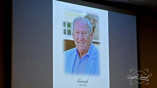 Voorzitter Henry Hamstra stond nog even stil bij het overlijden van ere-lid Gerard van den Tweel