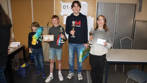2025 03 30 schaken vlnr jesper langbroek lucas tinholt max de kleijn marnik woldhuis