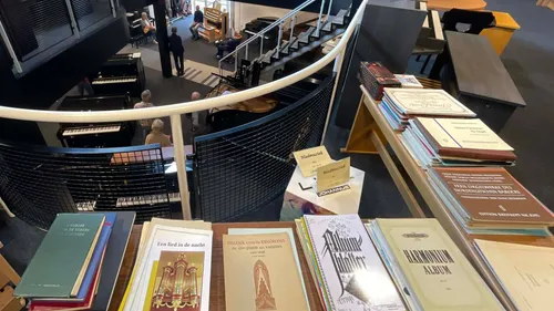 2025 04 11 verhoog tweedehands bladmuziek 1