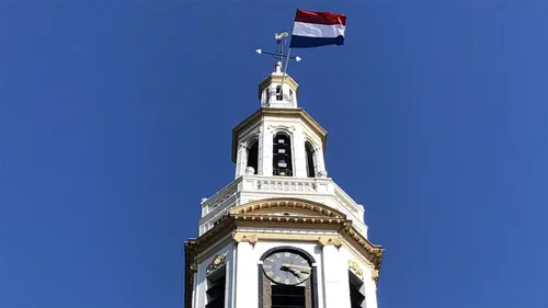 2025 04 17 toren met vlag