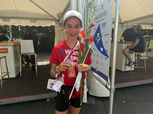 2025-07-18 anouk met vierdaagsekruis
