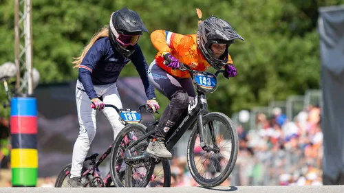 2025-08-03 fem mulhuyzen WK_Kopenhagen_Zon- 2