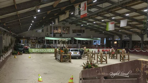 2025-11-05 menindoor 01