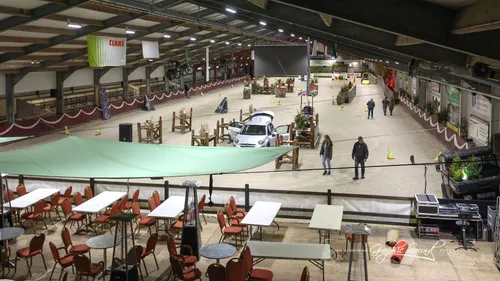 2025-11-05 menindoor 07