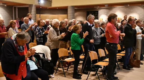 3035-11-03 Saskia Verhoeven en Frans van der Velde  applaus