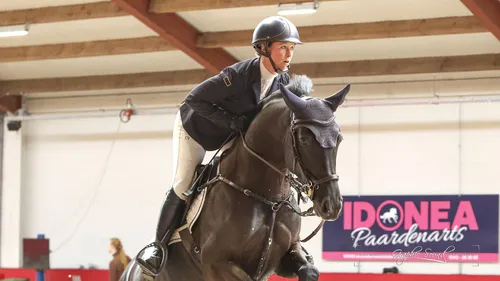 2026-02-27 jin jumping indoor-2