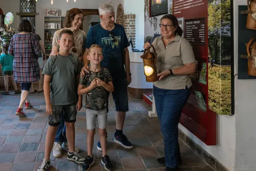 Op stap met een pratende lantaarn in Kasteel Hernen.<br>
