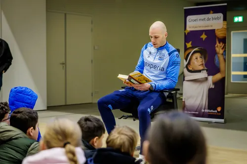Bram Nuytinck leest voor uit ‘Meester Spion’ van Tjerk Noordraven