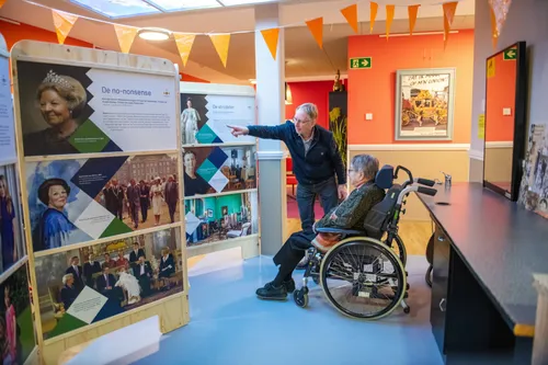 Een van de bewoners bij de reizende tentoonstelling. foto: Henk Beenen <br>