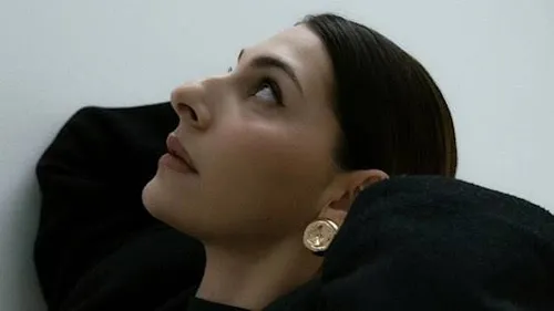 Mezzosopraan Bella Adamova (fotografie. Dora Rashokina)