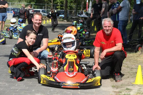 cees muys in kart34 met vader jan en teambaas toon rosendaal en teamgenoot ser wouters