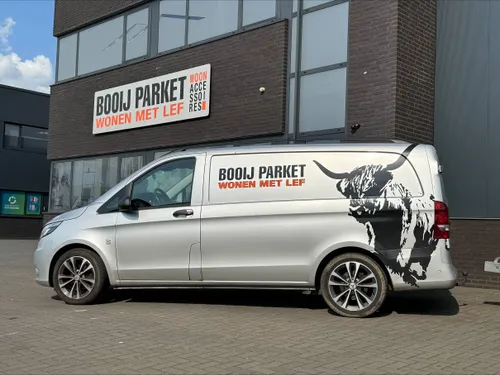 De stoere herkenbare bedrijfswagen van Booij Parket