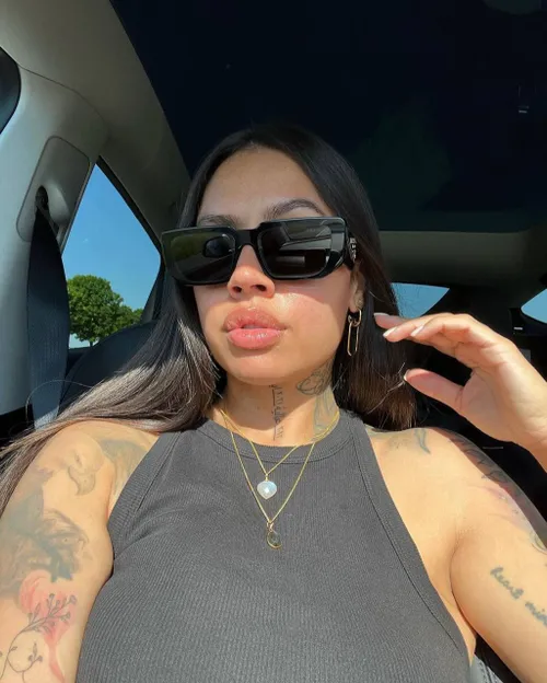 photo 5832655812802232421 y