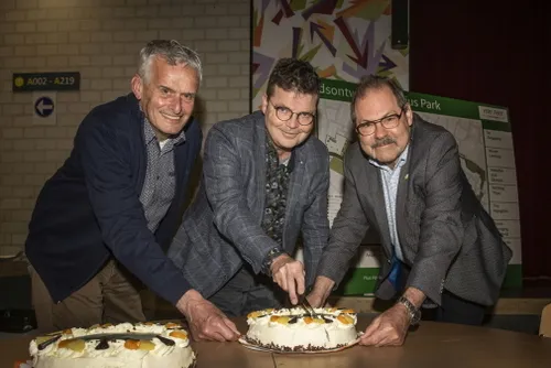 ondertekening pius park foto stefan koopmans