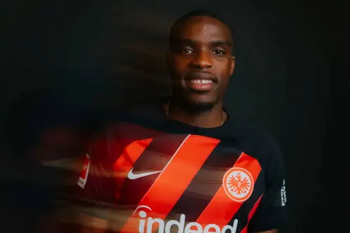 eintracht-frankfurt-neuzugang-niels-nkounkou-1bbe
