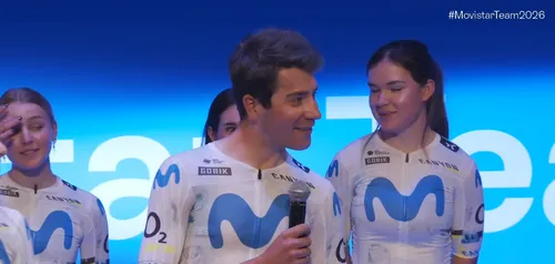 Cian Uijtdebroeks bei der Movistar-Teampräsentation 2026