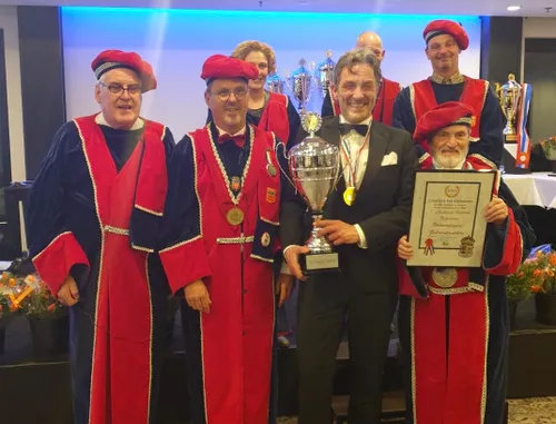 93deaeeb 64c9 4553 a4a8 f531c7d3e2e1