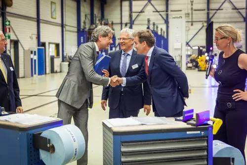 persfoto roll in ondertekening