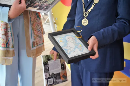 07 05 23 uitreiking boek een eeuw verbonden renkum dm van hellesem 7