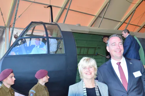 bezoek prins charles 76