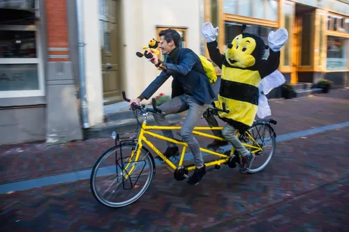 directeur joost bekkers op de fiets in oosterbeek