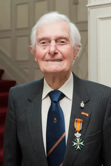 kenneth george mayhew