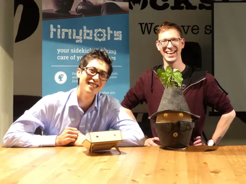 wabg long li en robert a paauwe tinybots