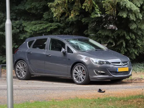 Door het lint bij AZC 2