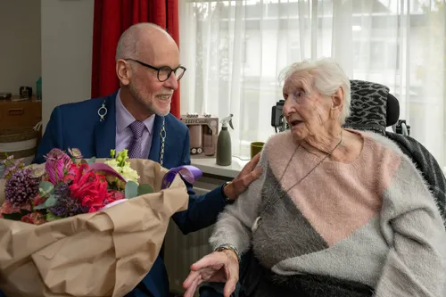 Mw. v_d Berg-Wessels 103 jaar - 2