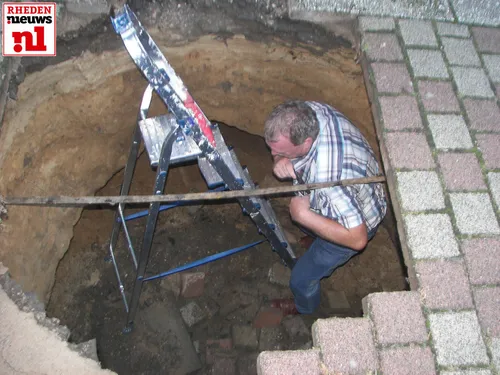 20150901parkstraat auto in sinkhole 024