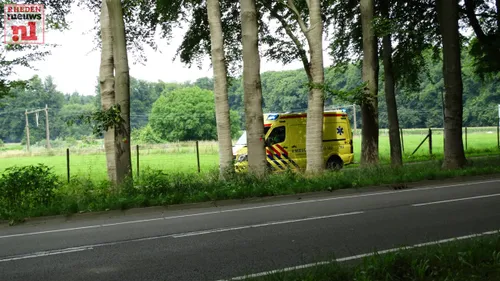 2016 07 19 wielrenner onderuit op de middachterallee 002