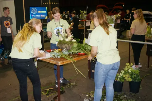 2018 aeres team bloemwerk aan het werk op de finale marjanne eikelboom