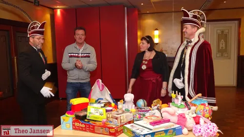 2020 11 28 cv de heiknuuters speelgoed en voedselbank ons huis rheden 1