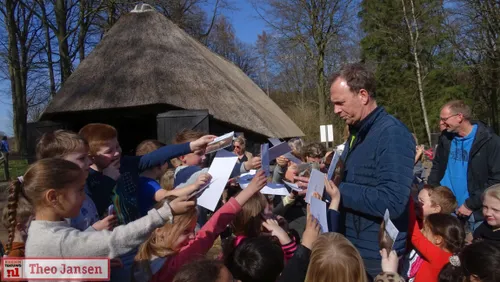 2022 03 18 jochem van gelder adopteert eerste lam rhedense schaapskudde 20