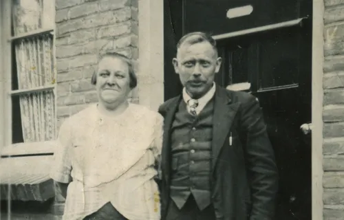 baas en moeke vd berg op jeruzalem 31 te velp in israc3ablische documentaire once in a life time