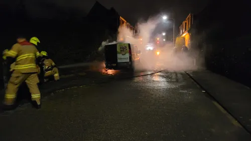 bestelbus in brand op de grintakkerstraat te velp remco van de ham blik op 112 2