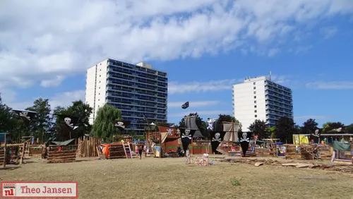 burgemeester carol van eert trakteert huttenbouwers bouwburg op ijs 31 08 2022 27