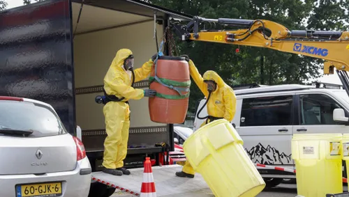 busje met 3000 liter drugsafval gevonden in woonwijk velp persbureau heitink 1